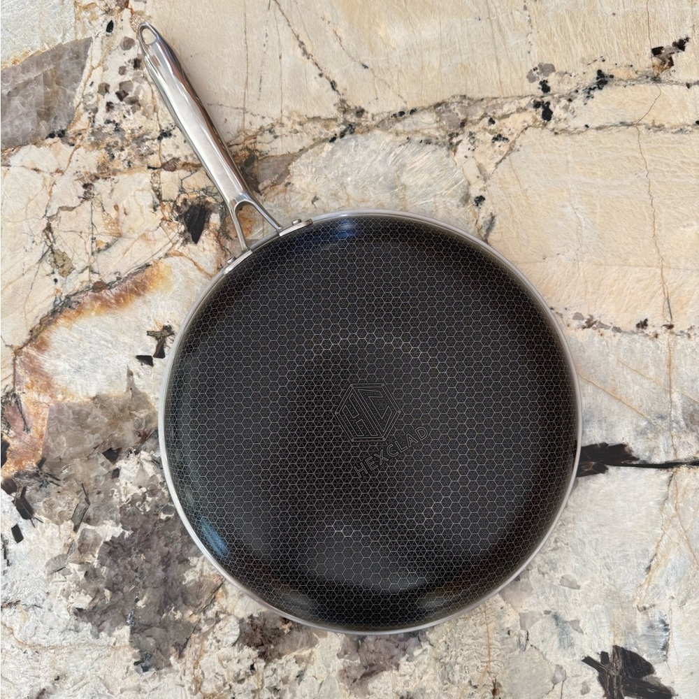 Hexclad 12” Hybrid Fry Pan with Lid - Picture 2 of 7